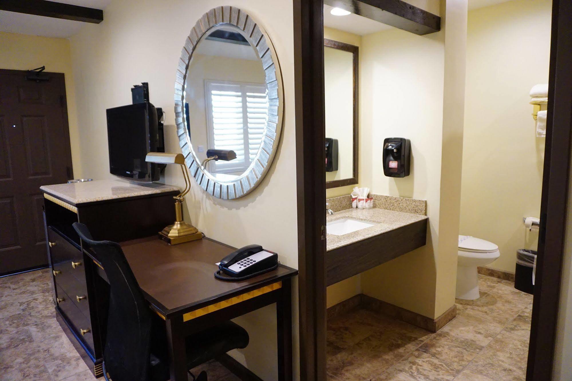 Tuscan Garden Inn ลอสแอนเจลิส ภายนอก รูปภาพ