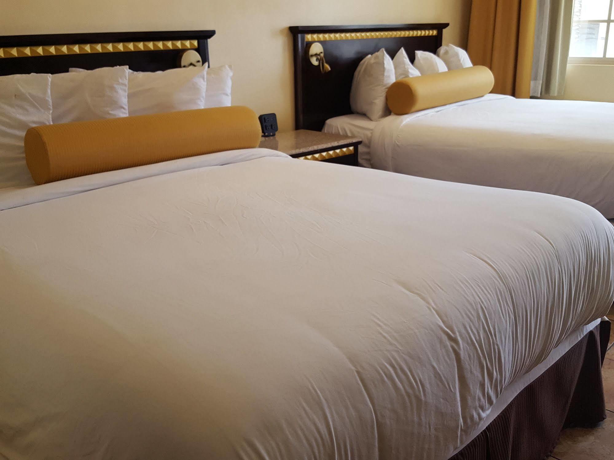 Tuscan Garden Inn ลอสแอนเจลิส ภายนอก รูปภาพ